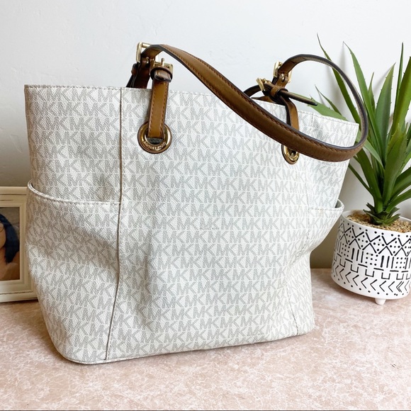 Michael Kors JET SET Vanilla Large Tote - Picture 6 of 14